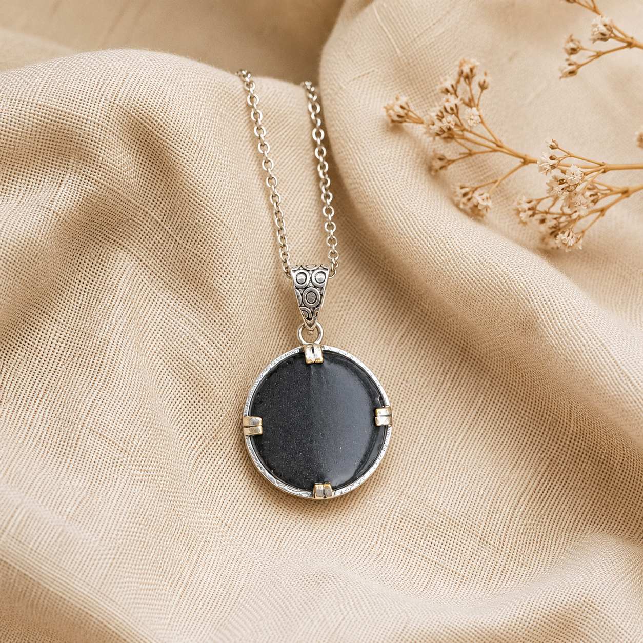 black_round_pendant_250kb