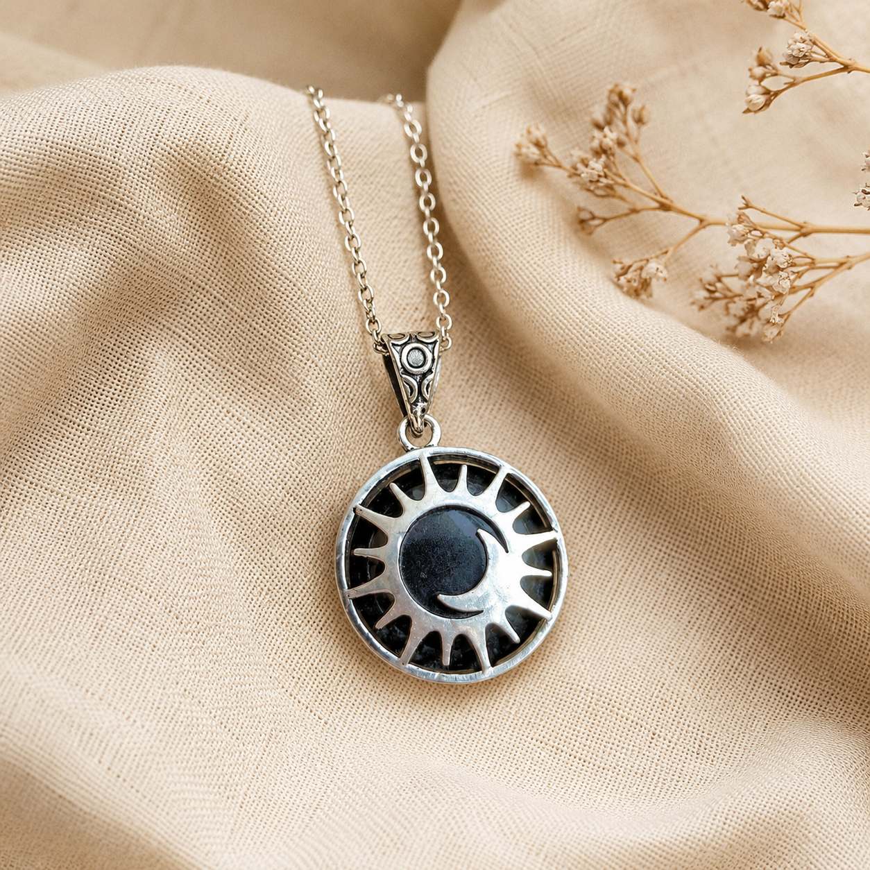 sun_moon_pendant_250kb