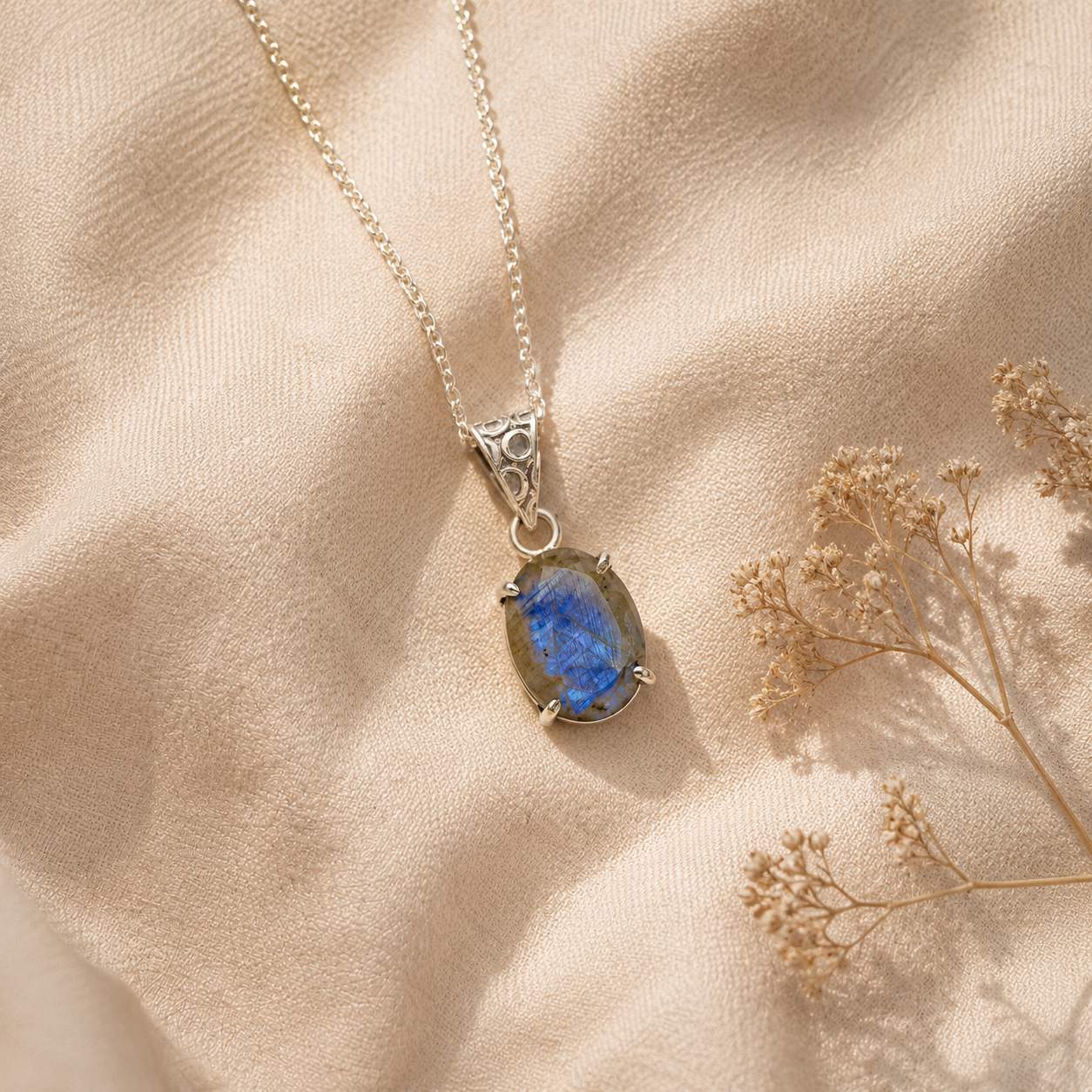 labradorite_pendant_250kb