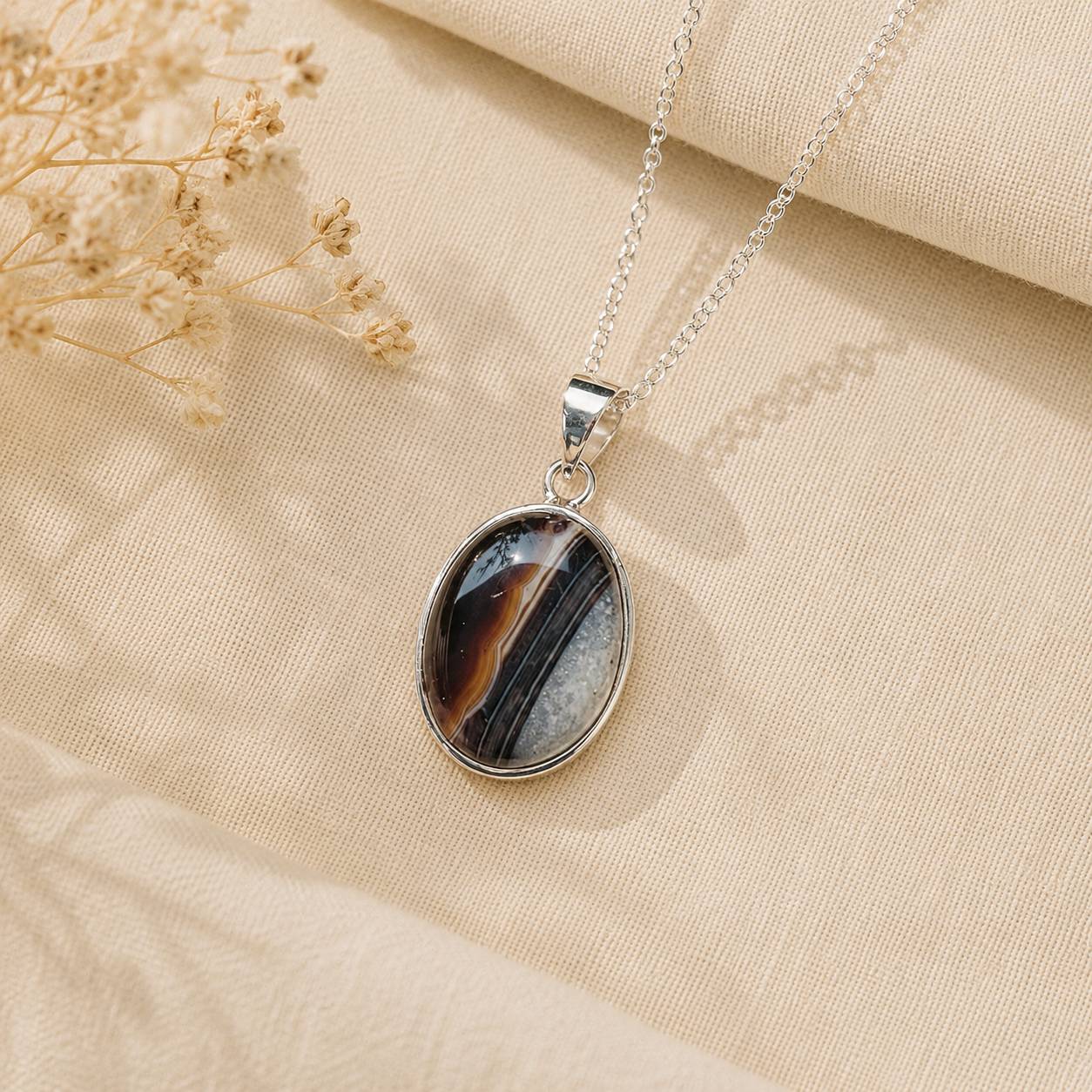 oval_pendant_250kb