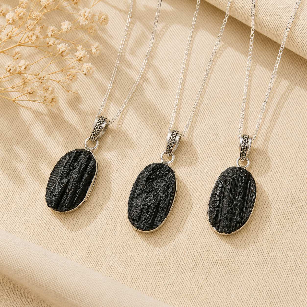 three_black_pendants_250kb